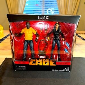 Marvel E2874 Legends Series Luke Cage With Claire Temple,